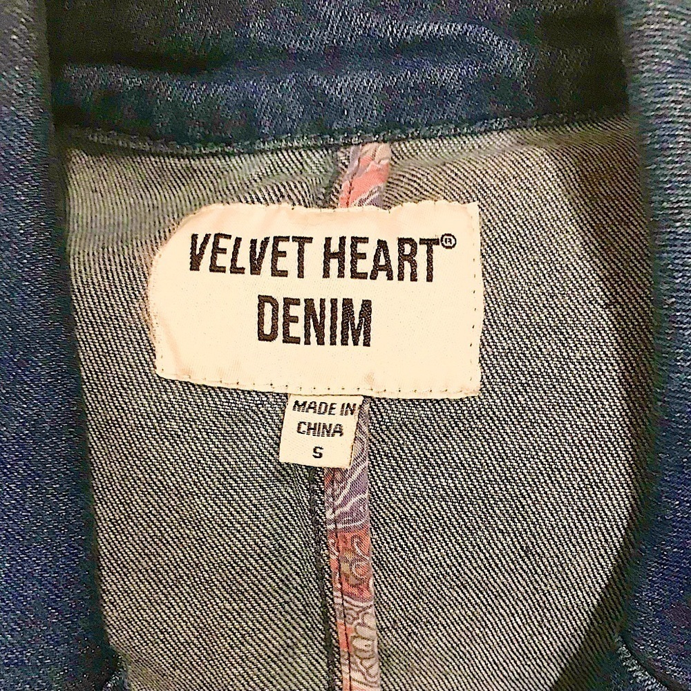 NWOT STRETCH DENIM CLASSIC BLAZER. GOLD BUTTONS, FITS LIKE A L, DARK WASH - Picture 4 of 6